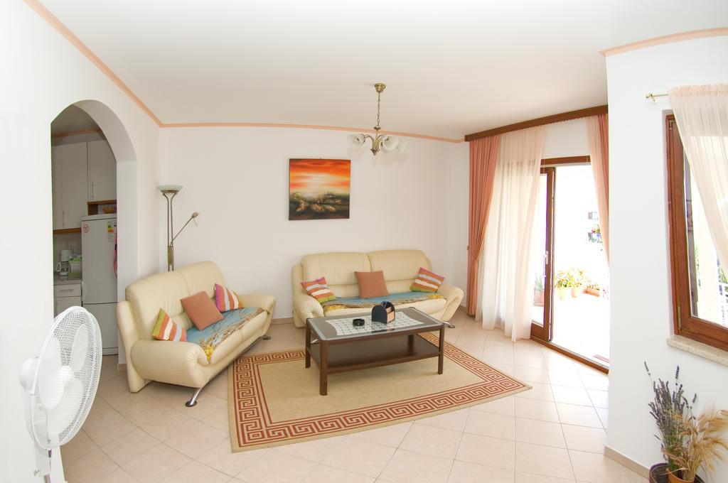 Tar-Vabriga Holiday Home Magnolia חדר תמונה
