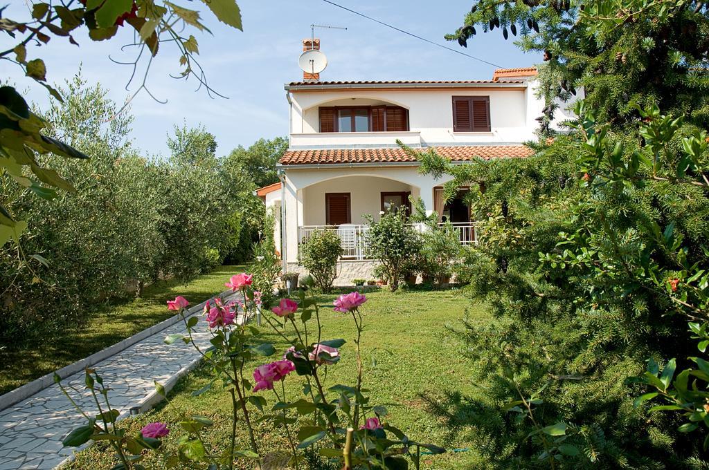 Tar-Vabriga Holiday Home Magnolia חדר תמונה