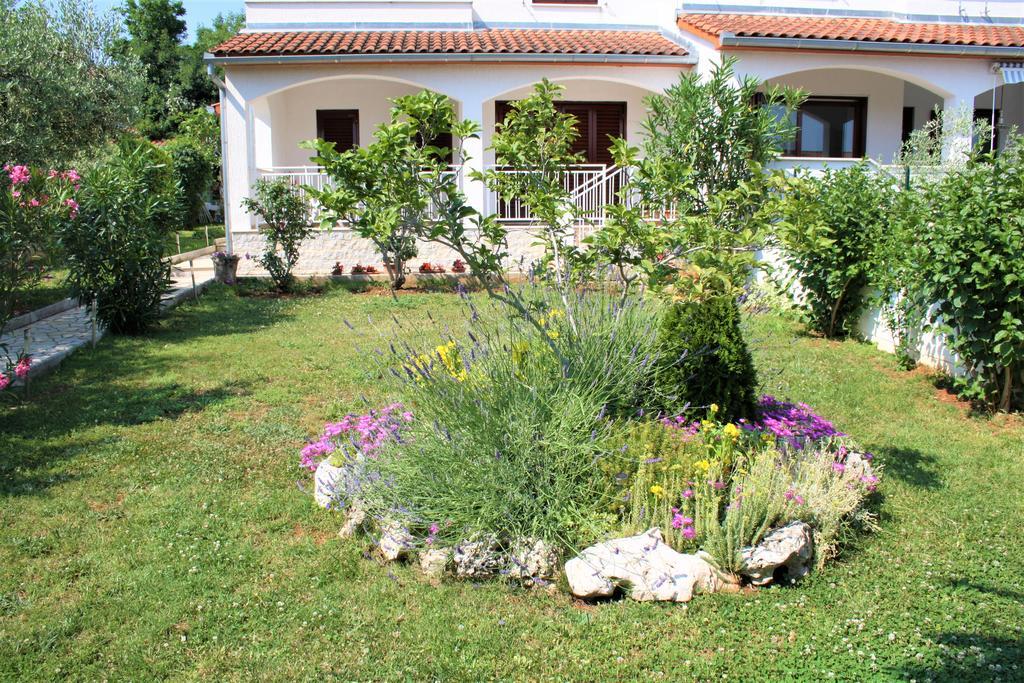 Tar-Vabriga Holiday Home Magnolia מראה חיצוני תמונה