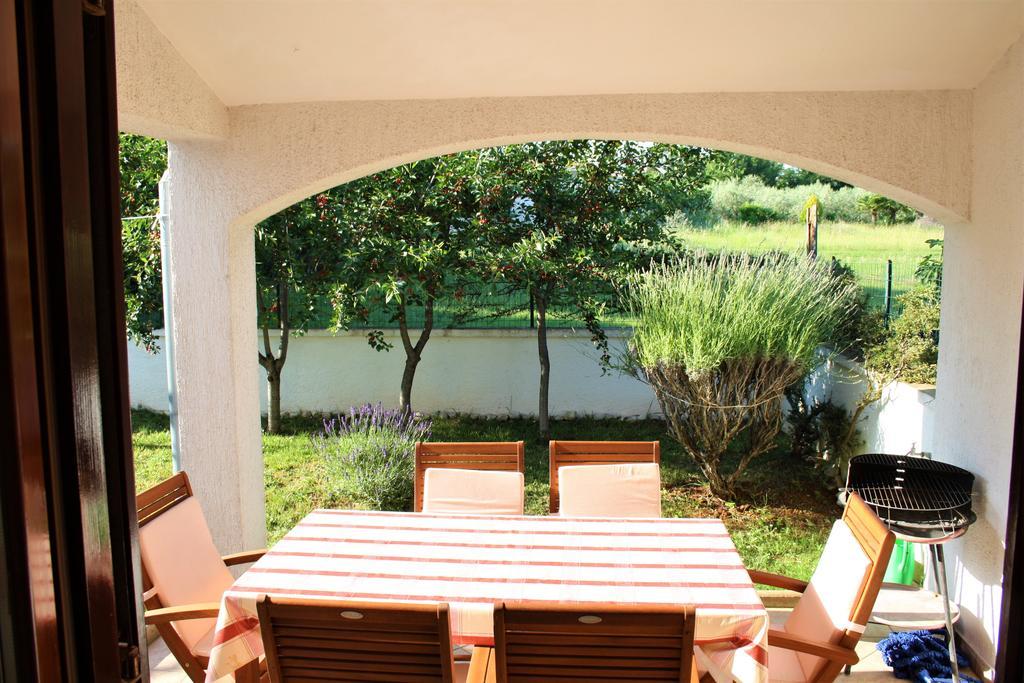 Tar-Vabriga Holiday Home Magnolia מראה חיצוני תמונה
